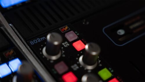 Wolff Audio Console ST-48 - 802M stereo master section close-up Wolff Audio Console ST-48 Channel Console